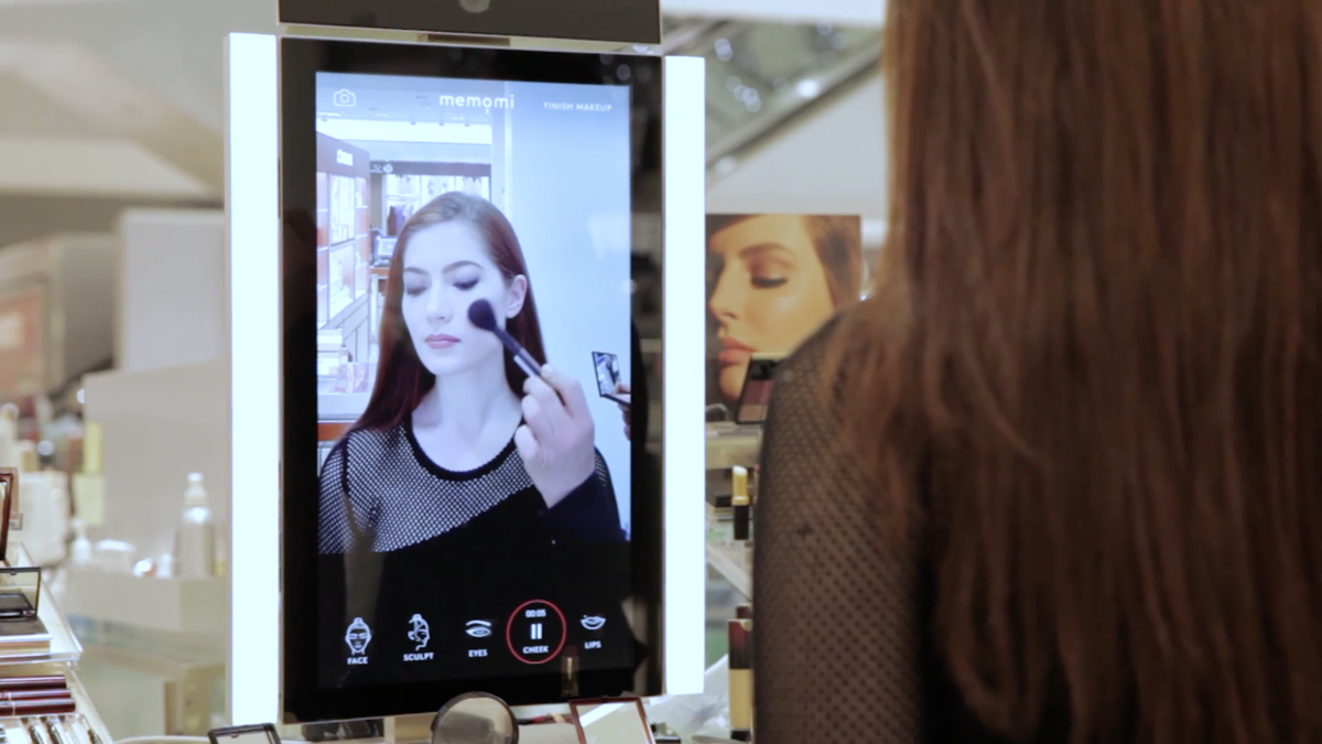 Video mirror. Neiman Marcus умные зеркала,. Зеркало будущего. Умное зеркало будущего. Зеркало ютуб.